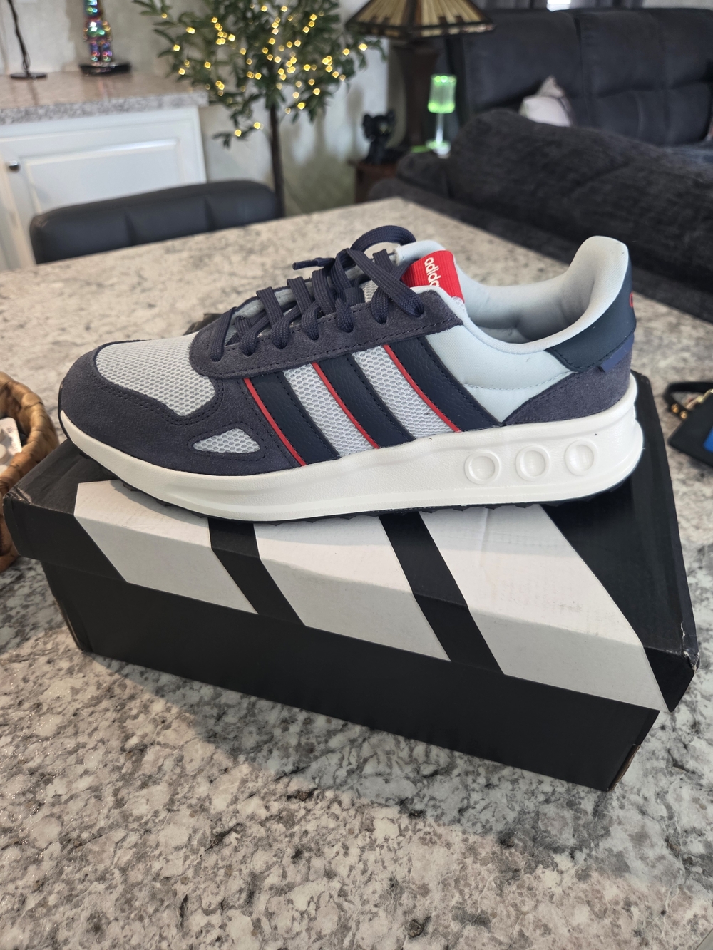 New adidas Run 84  Men’s Athletic Sneakers in Navy, Gray & Red Sz 7.5 Womens 8.5